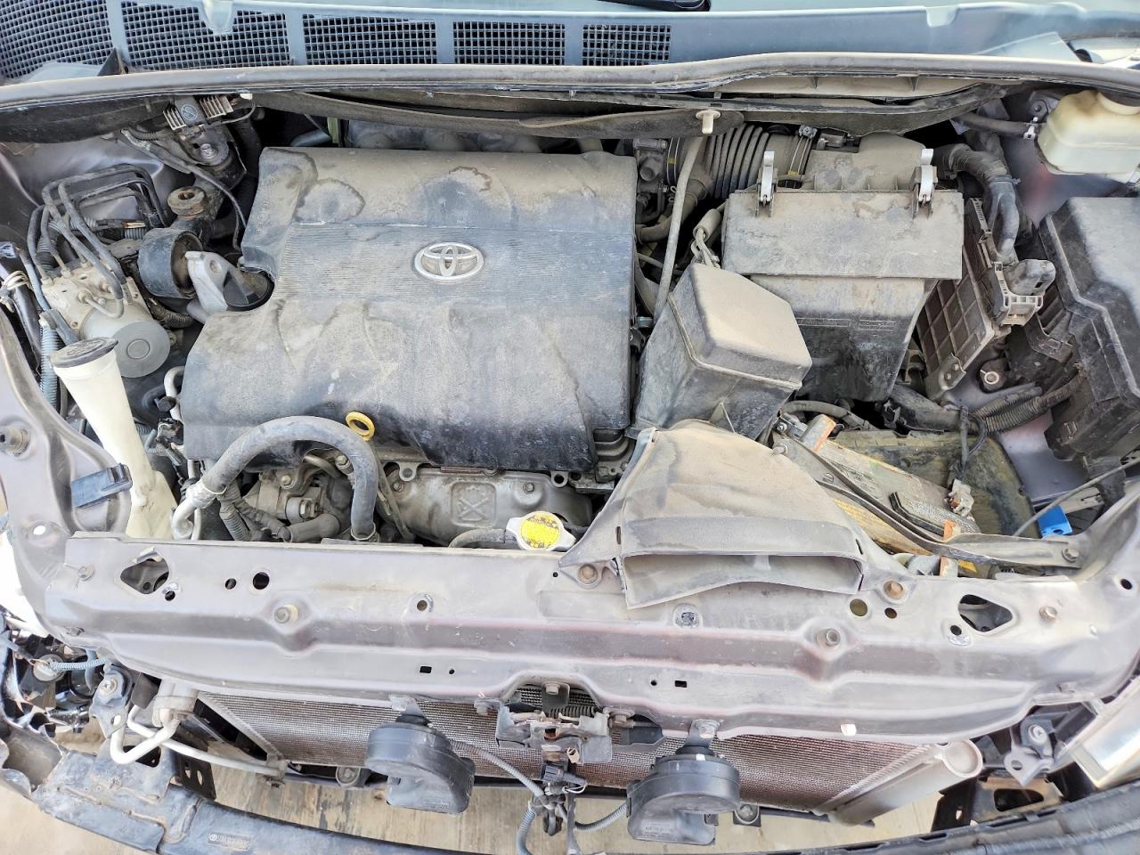 2015 TOYOTA SIENNA LE photo 12