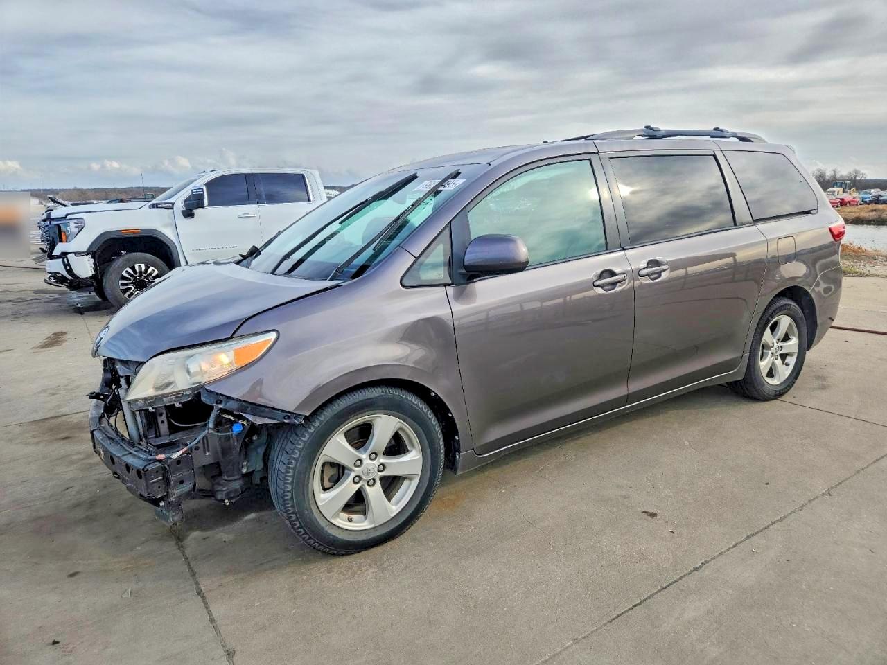 2015 TOYOTA SIENNA