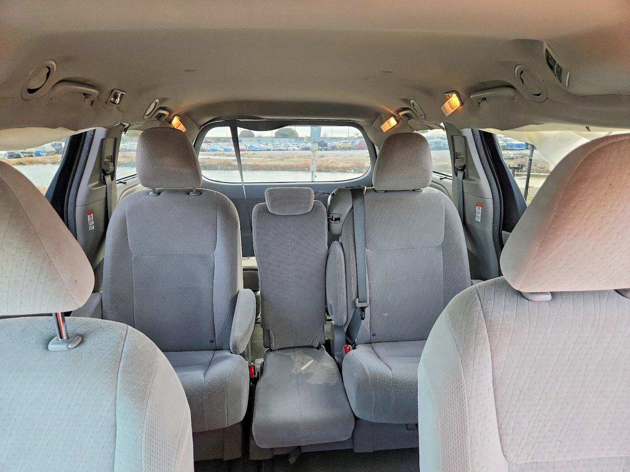 2015 TOYOTA SIENNA LE photo 10