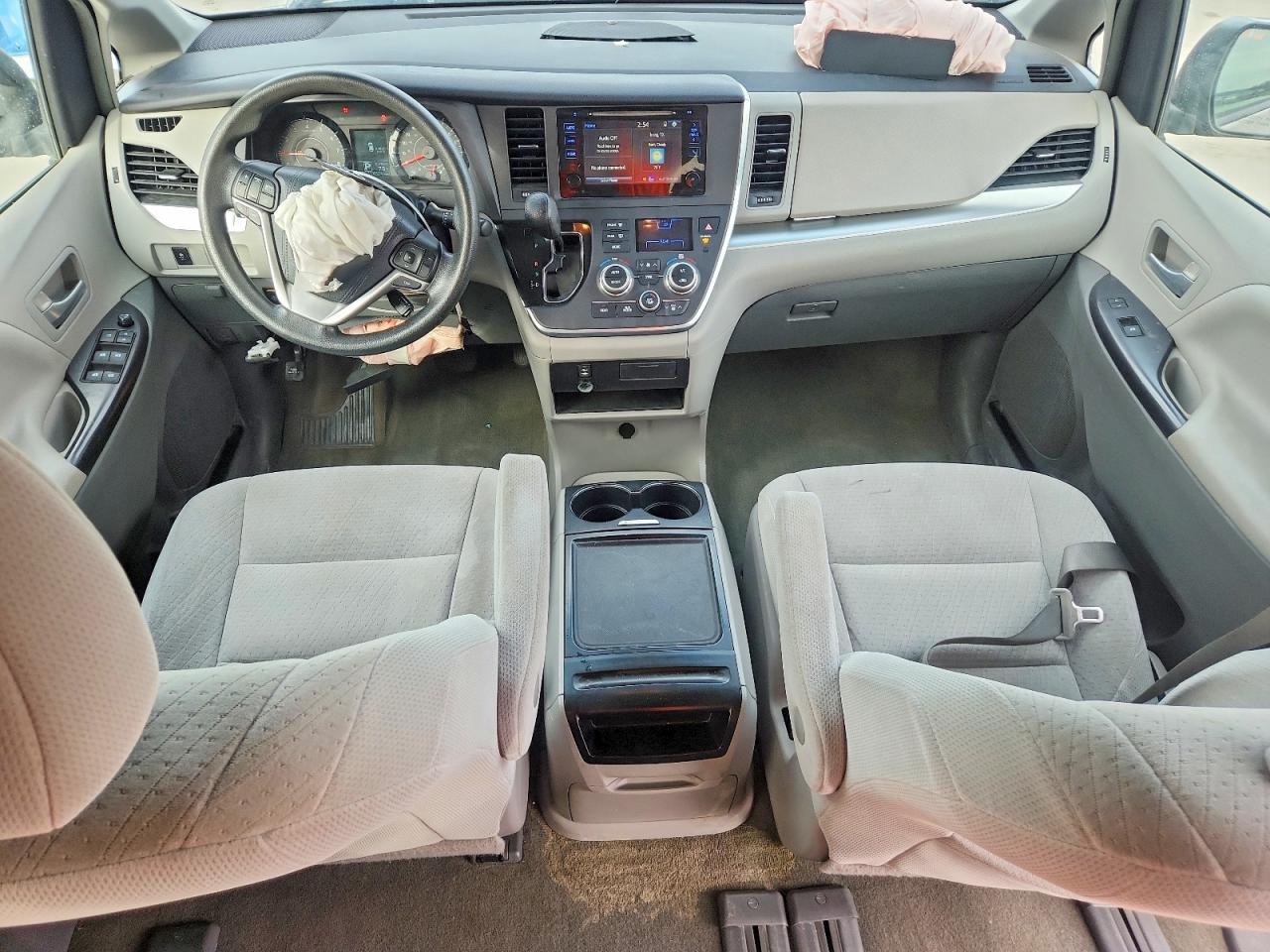 2015 TOYOTA SIENNA LE photo 8