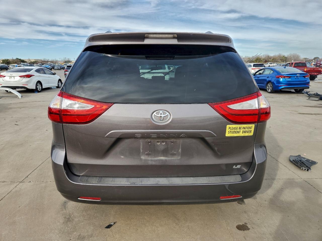 2015 TOYOTA SIENNA LE photo 6