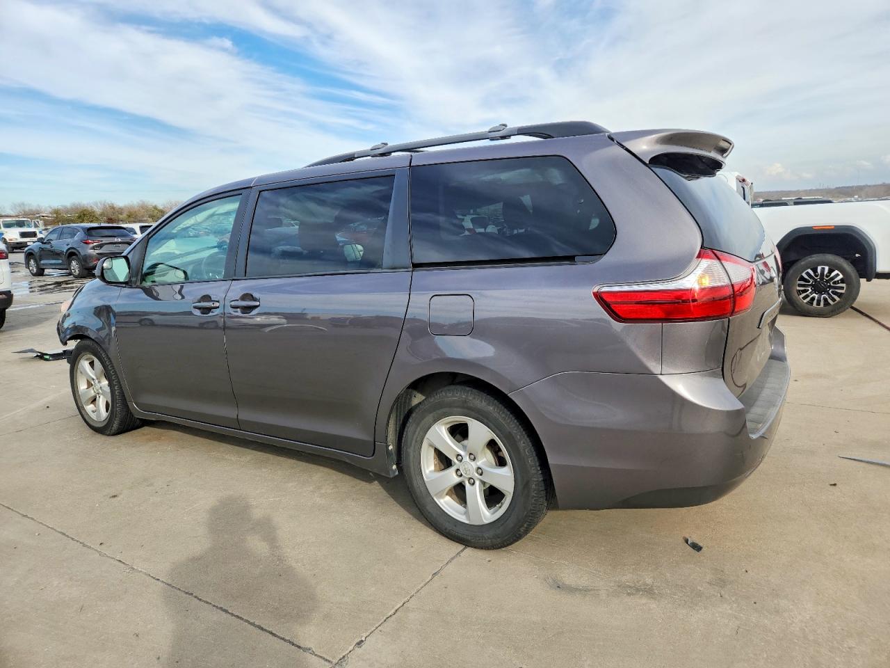 2015 TOYOTA SIENNA LE photo 2