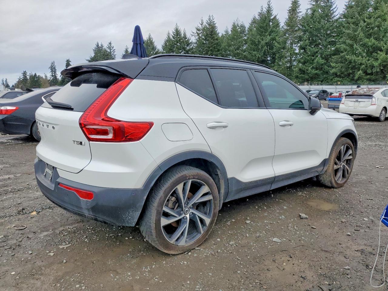 2021 VOLVO XC40 T5 R-DESIGN photo 3
