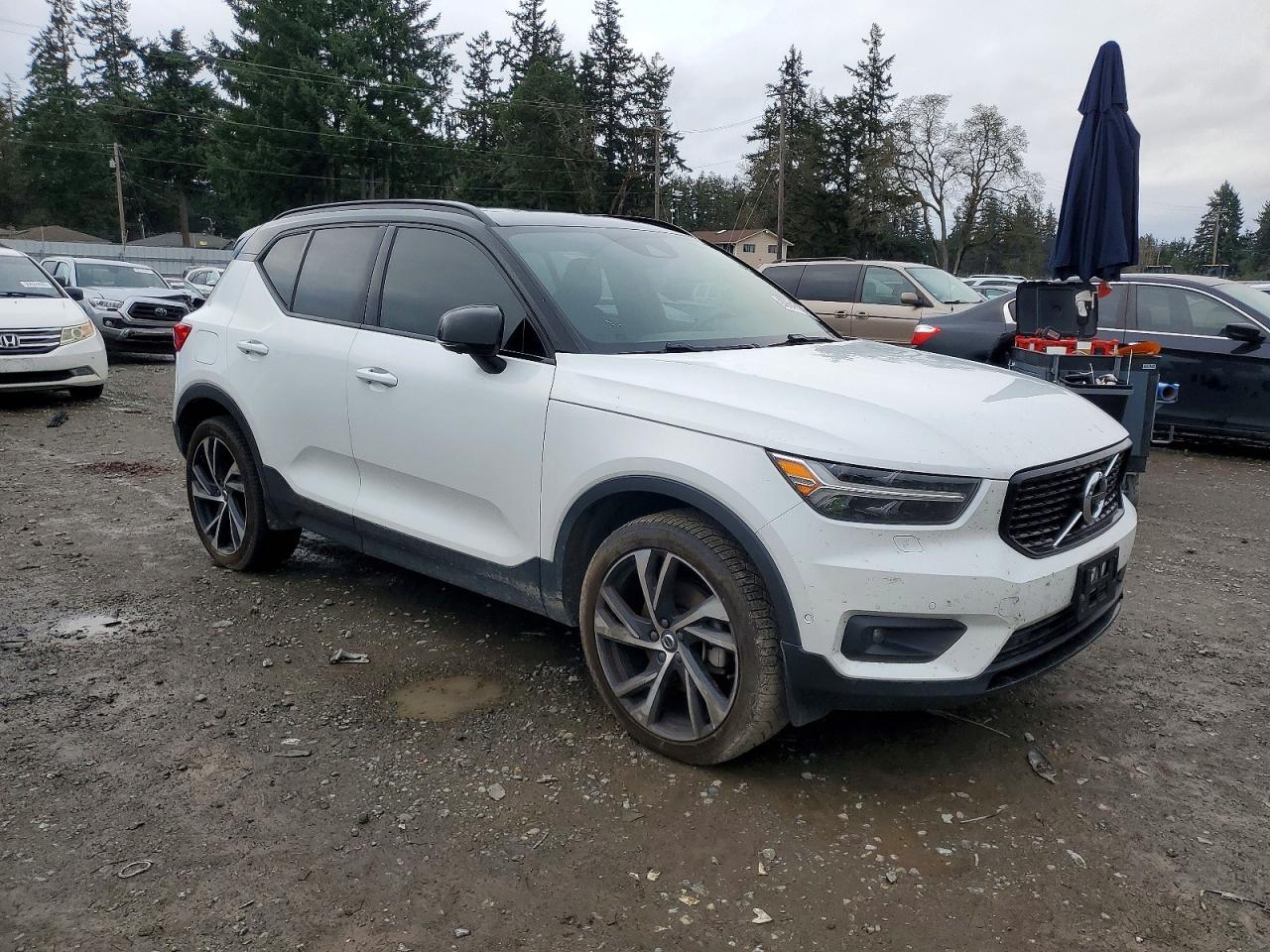 2021 VOLVO XC40 T5 R-DESIGN photo 4