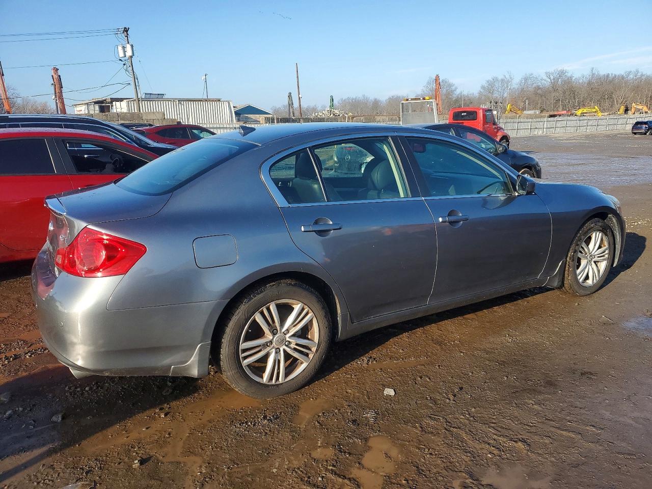 2013 INFINITI G37 photo 3