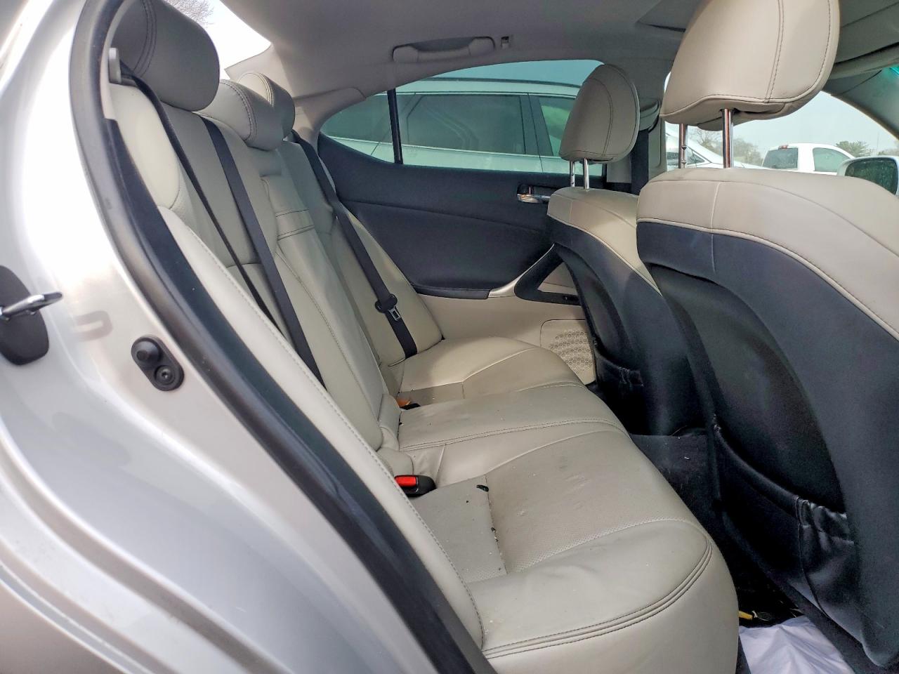 2011 LEXUS IS 250 photo 10