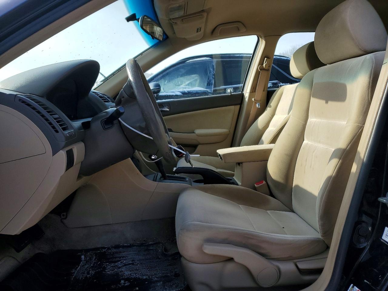2004 HONDA ACCORD LX photo 7