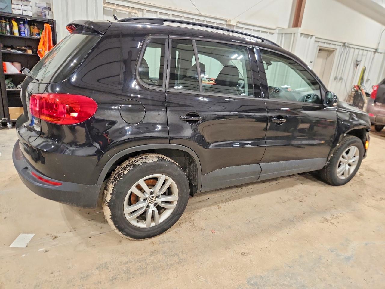 2016 VOLKSWAGEN TIGUAN S photo 3