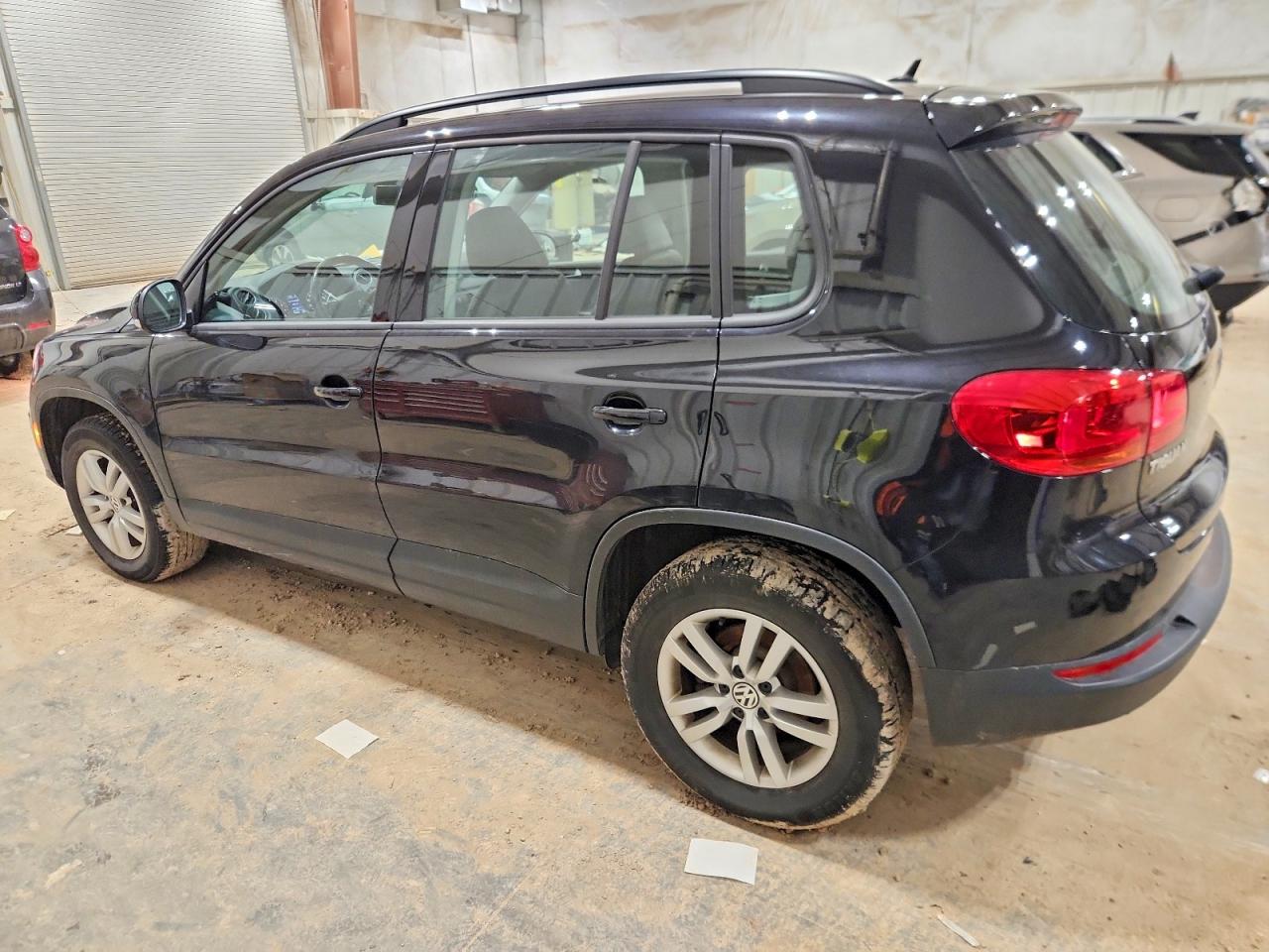 2016 VOLKSWAGEN TIGUAN S photo 2