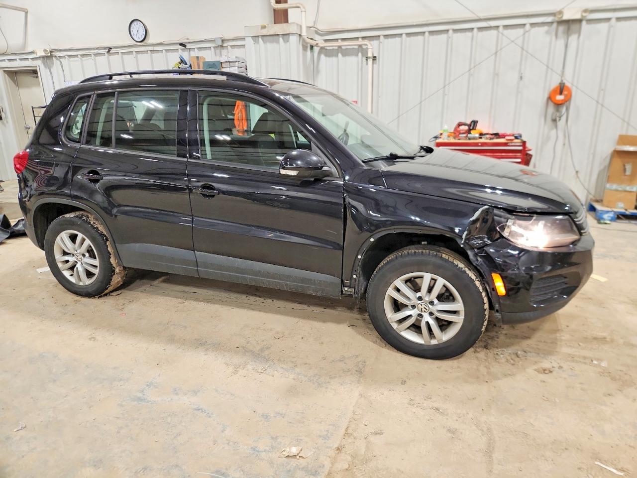 2016 VOLKSWAGEN TIGUAN S photo 4