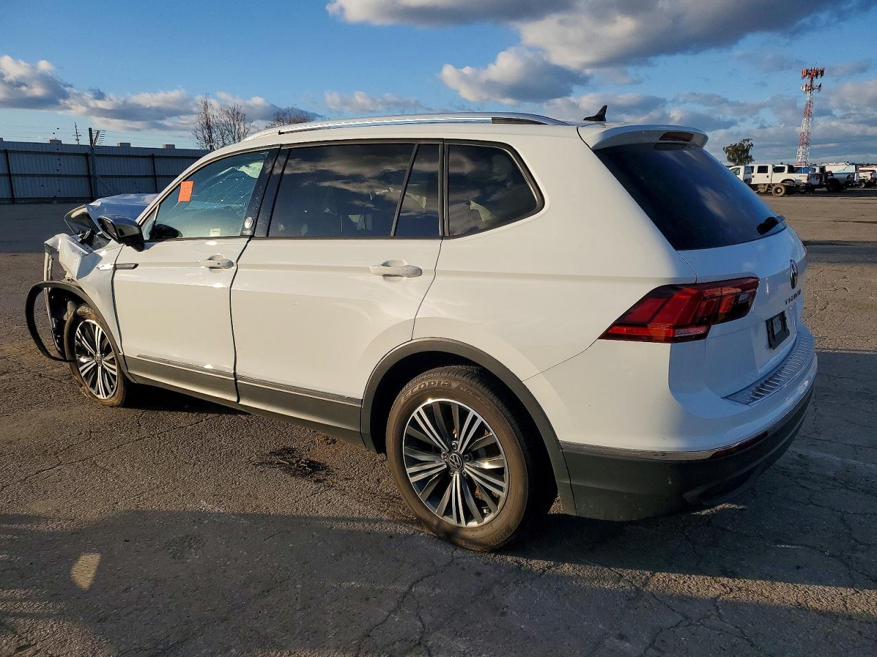 2024 VOLKSWAGEN TIGUAN WOLFSBURG photo 2
