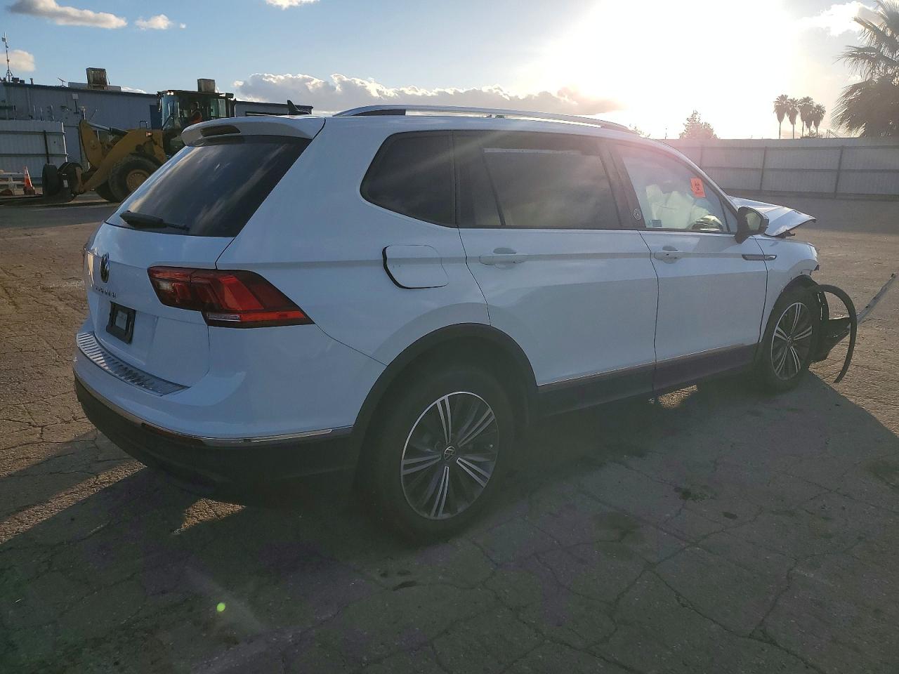 2024 VOLKSWAGEN TIGUAN WOLFSBURG photo 3