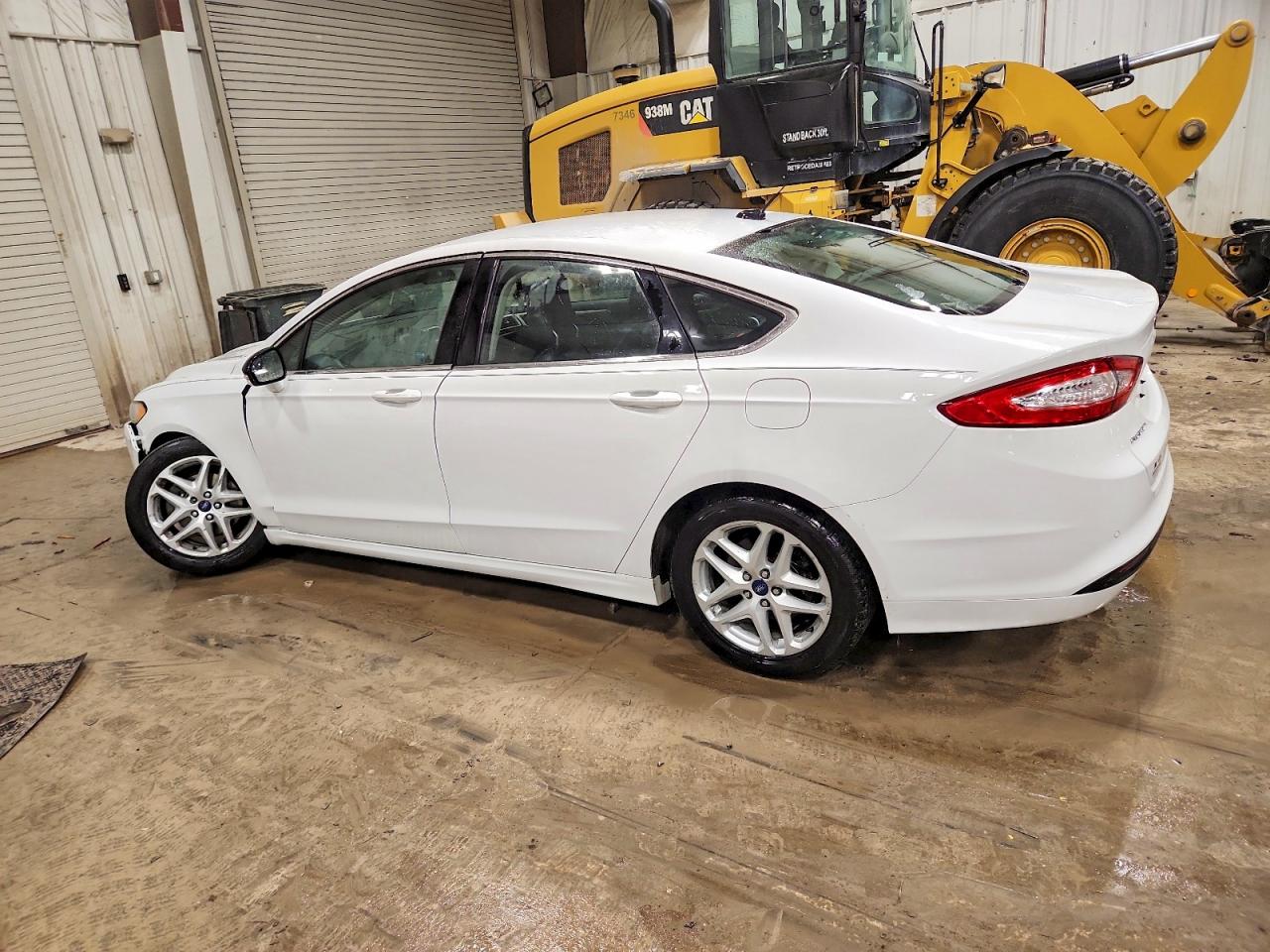 2014 FORD FUSION SE photo 2