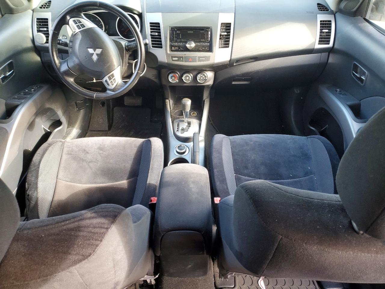 2010 MITSUBISHI OUTLANDER ES photo 8
