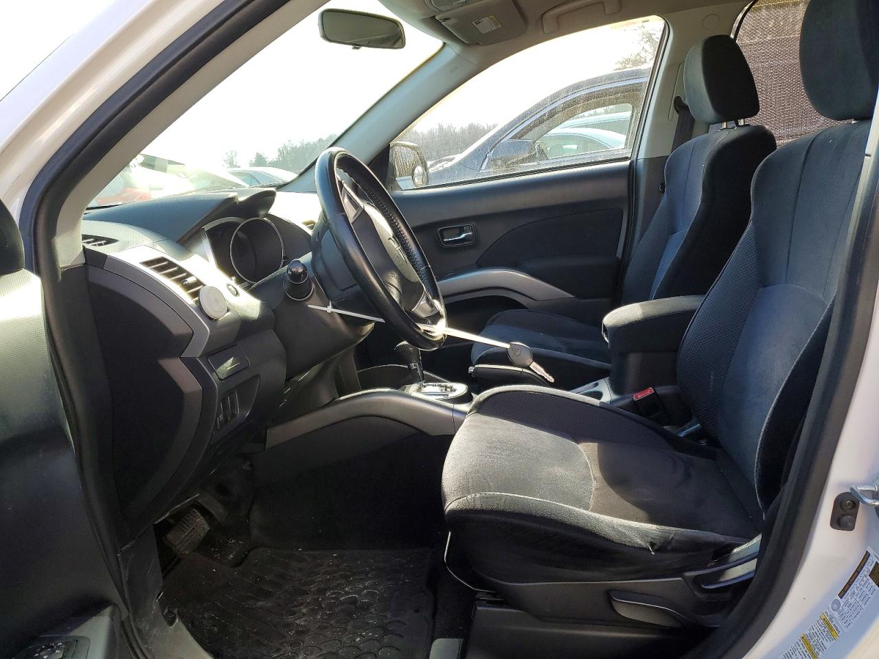 2010 MITSUBISHI OUTLANDER ES photo 7