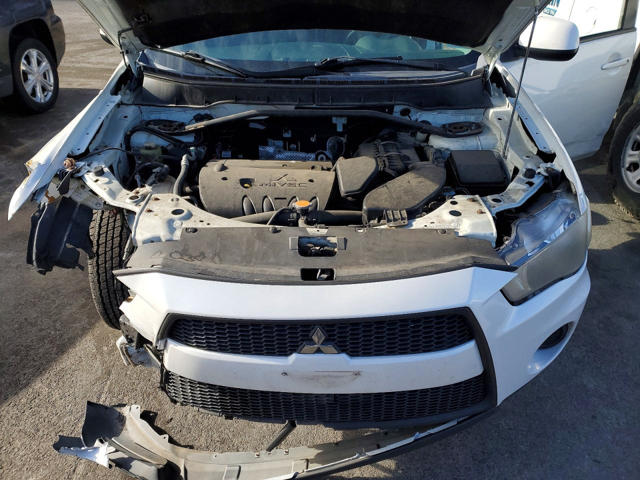 2010 MITSUBISHI OUTLANDER ES photo 11