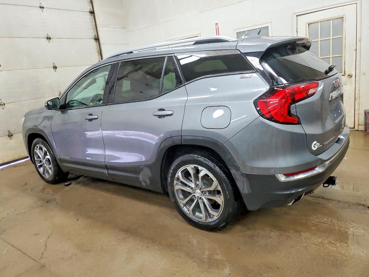 2020 GMC TERRAIN SLT photo 2