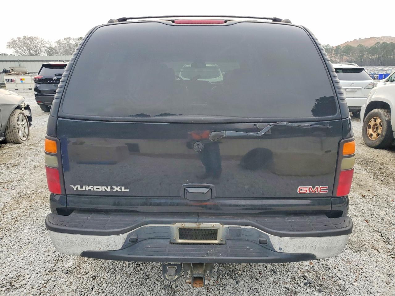 2005 GMC YUKON XL C1500 photo 6