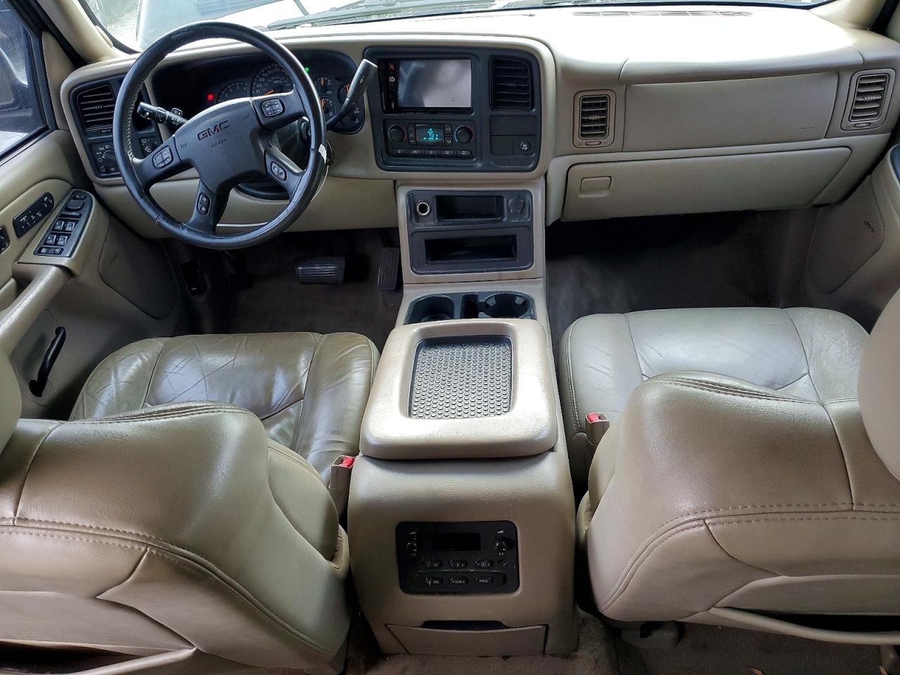 2005 GMC YUKON XL C1500 photo 8