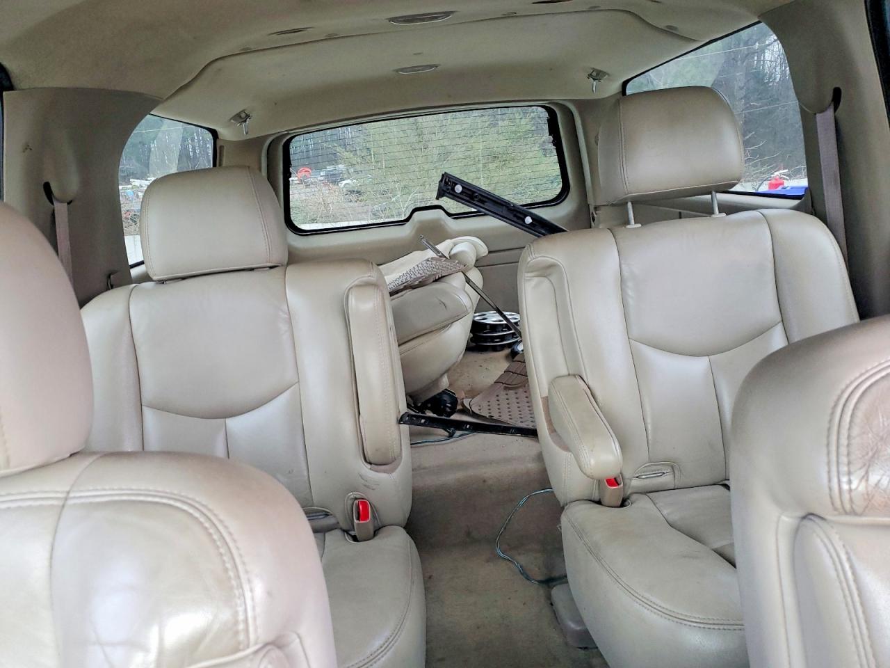2005 GMC YUKON XL C1500 photo 10