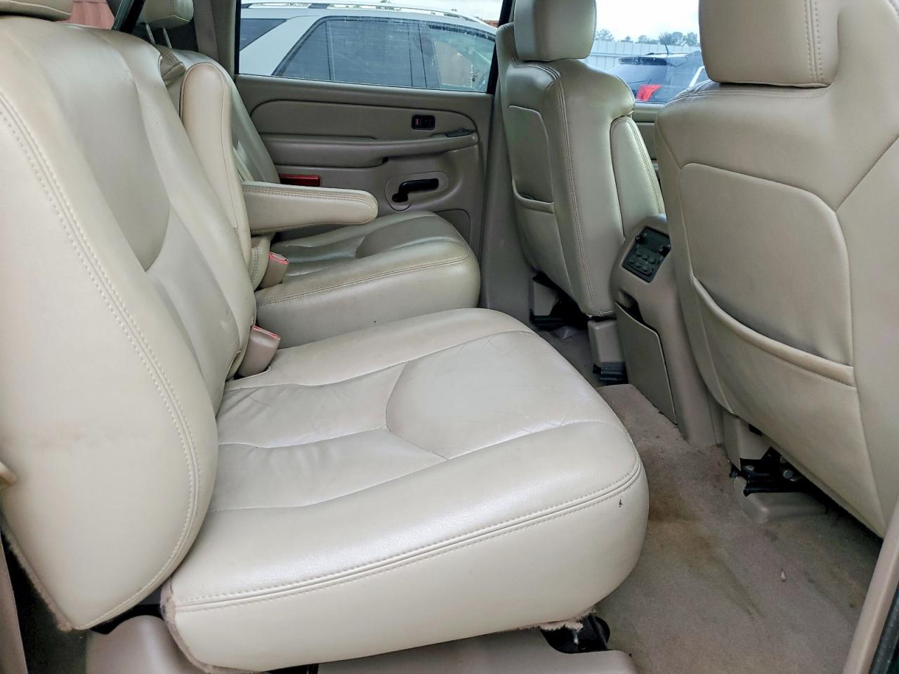 2005 GMC YUKON XL C1500 photo 11