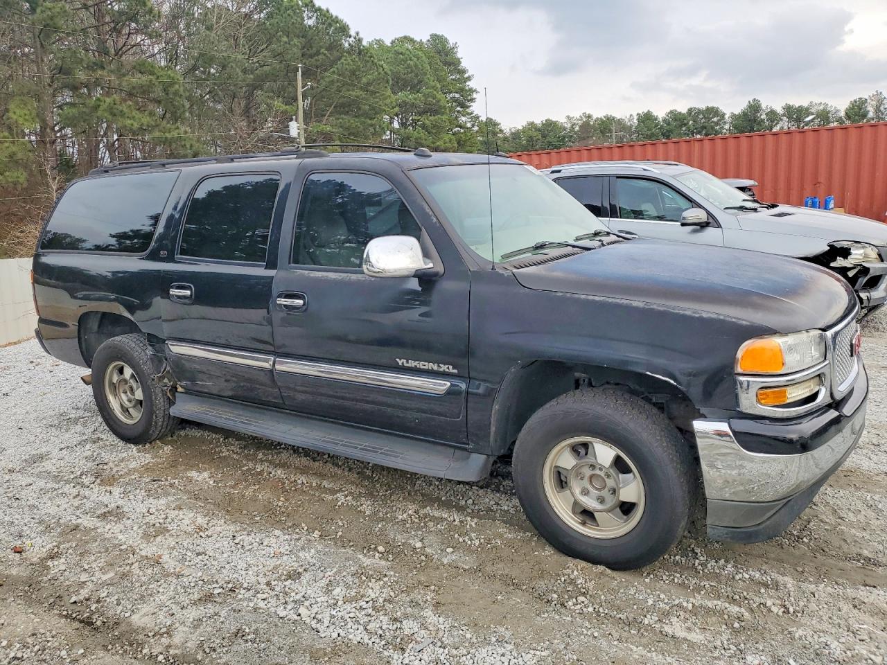 2005 GMC YUKON XL C1500 photo 4