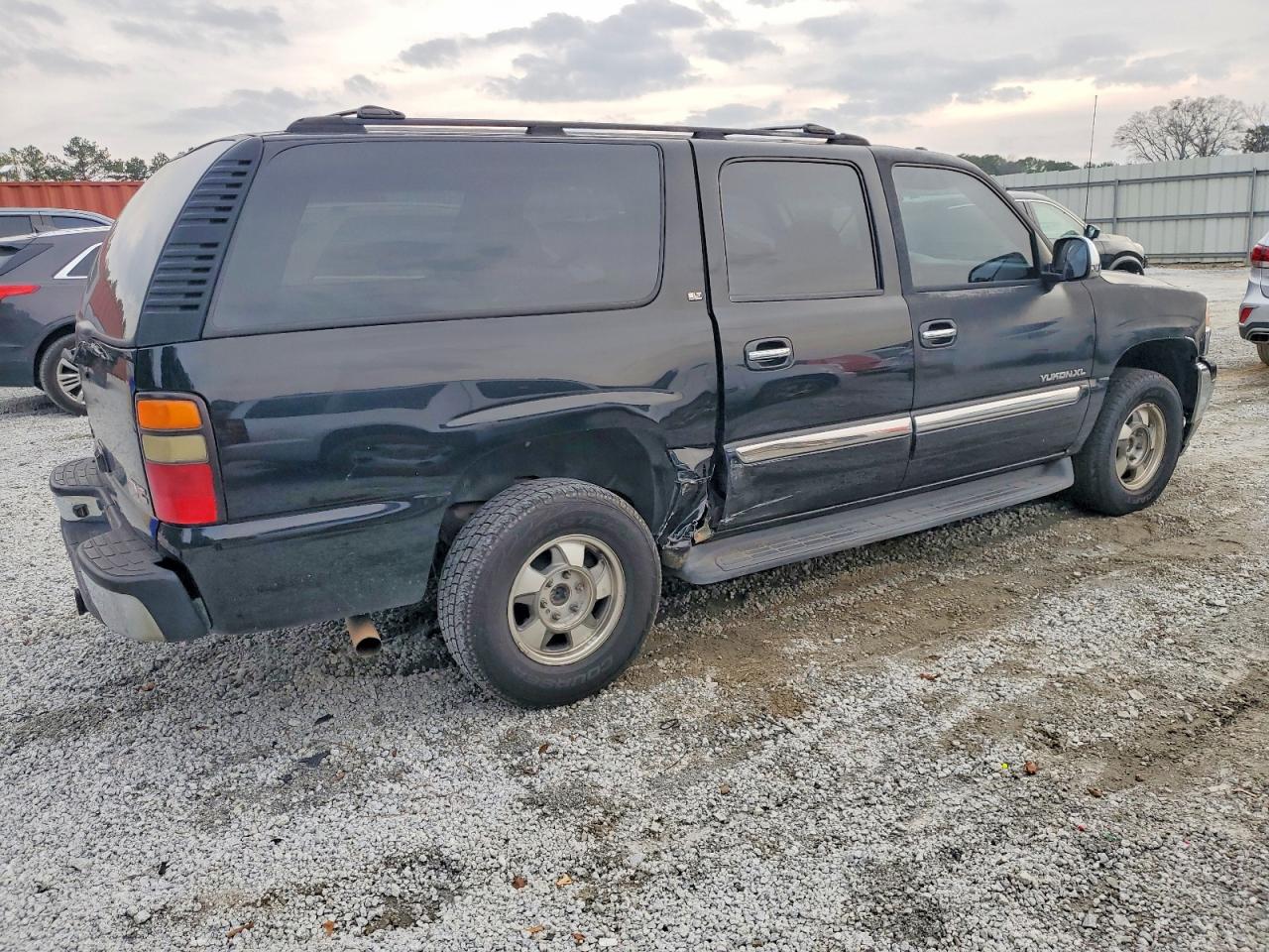 2005 GMC YUKON XL C1500 photo 3