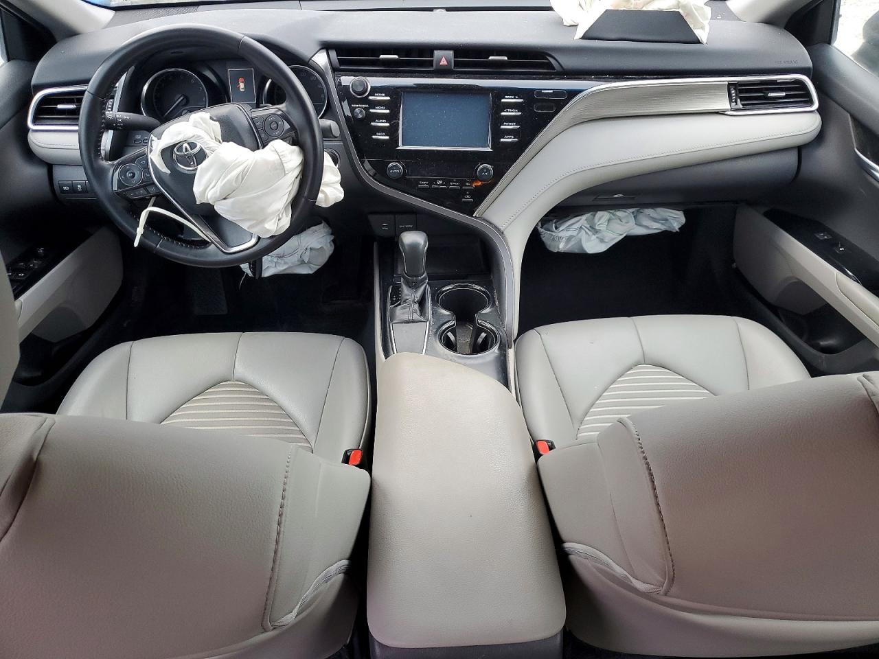 2018 TOYOTA CAMRY L photo 8