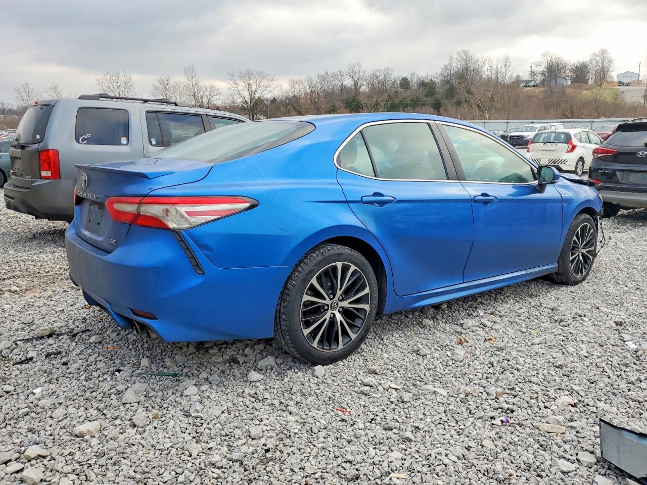 2018 TOYOTA CAMRY L photo 3