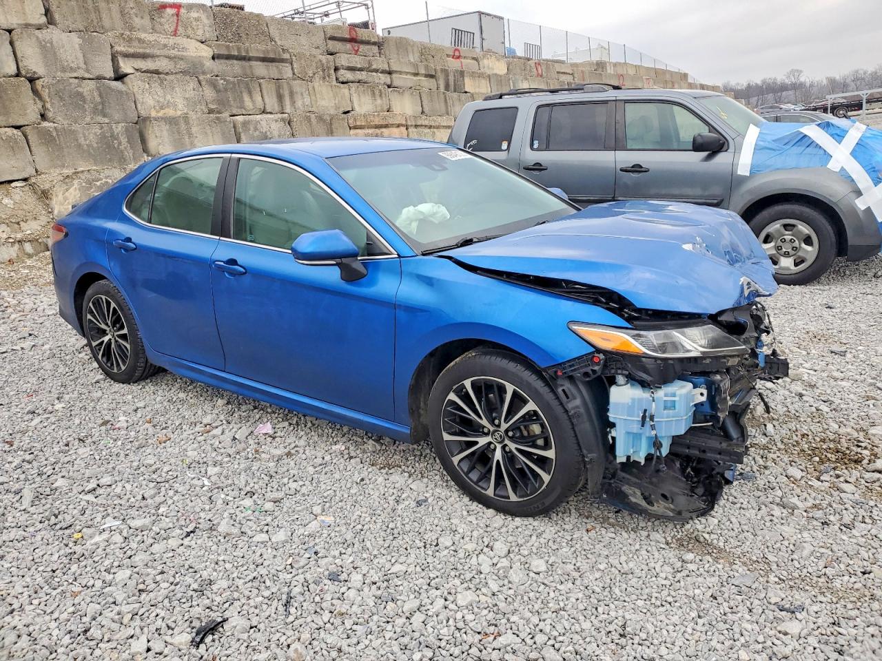 2018 TOYOTA CAMRY L photo 4