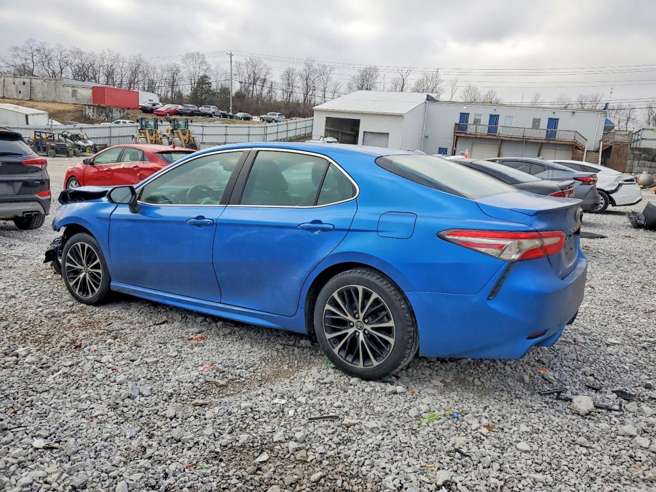 2018 TOYOTA CAMRY L photo 2