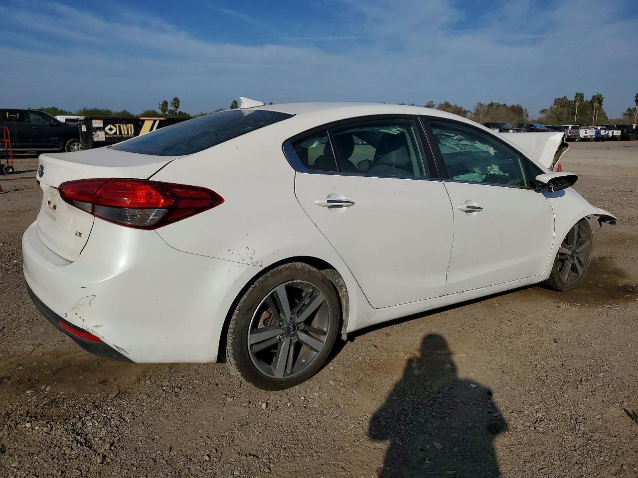 2017 KIA FORTE EX photo 3