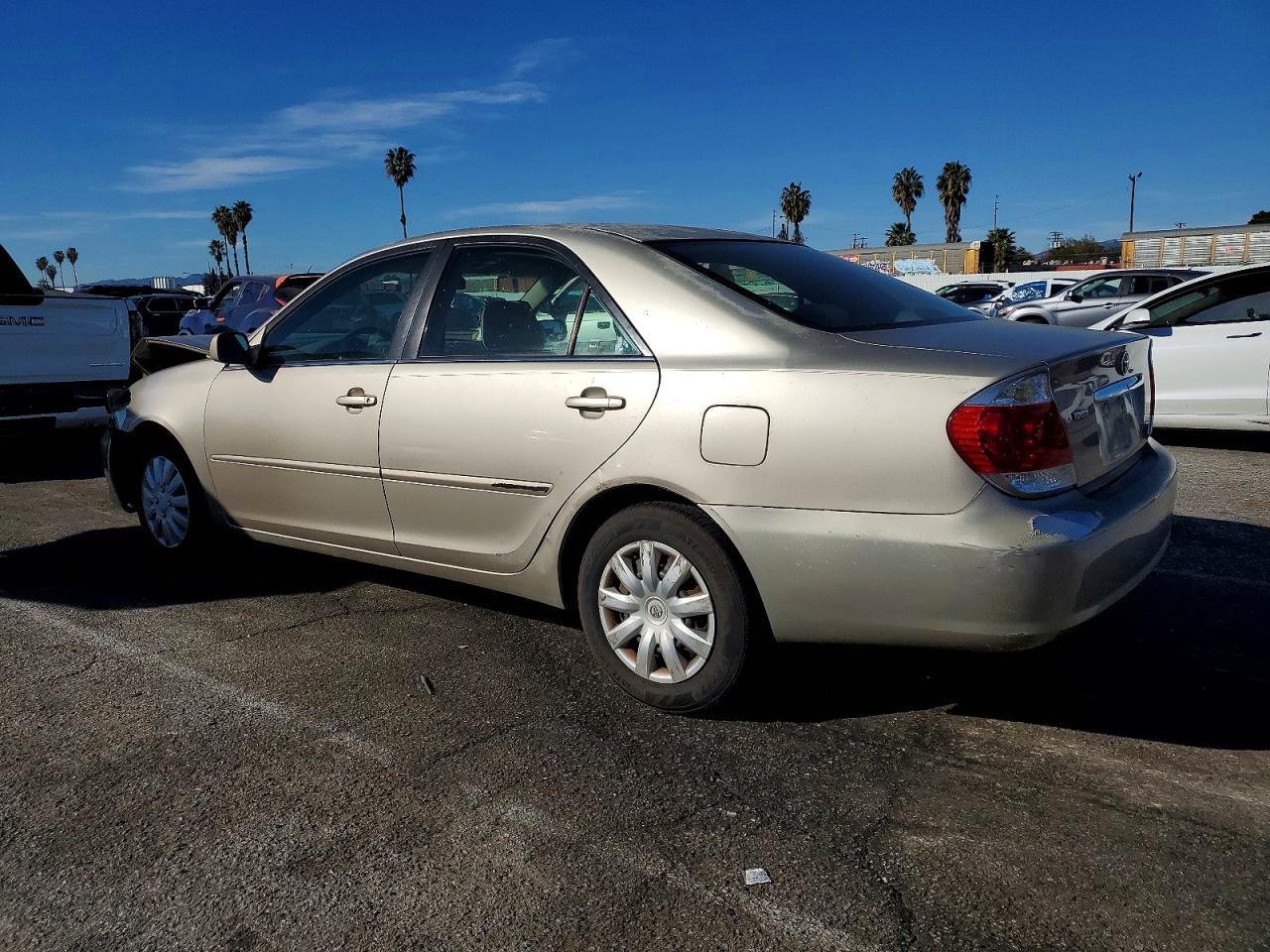 2005 TOYOTA CAMRY LE photo 2