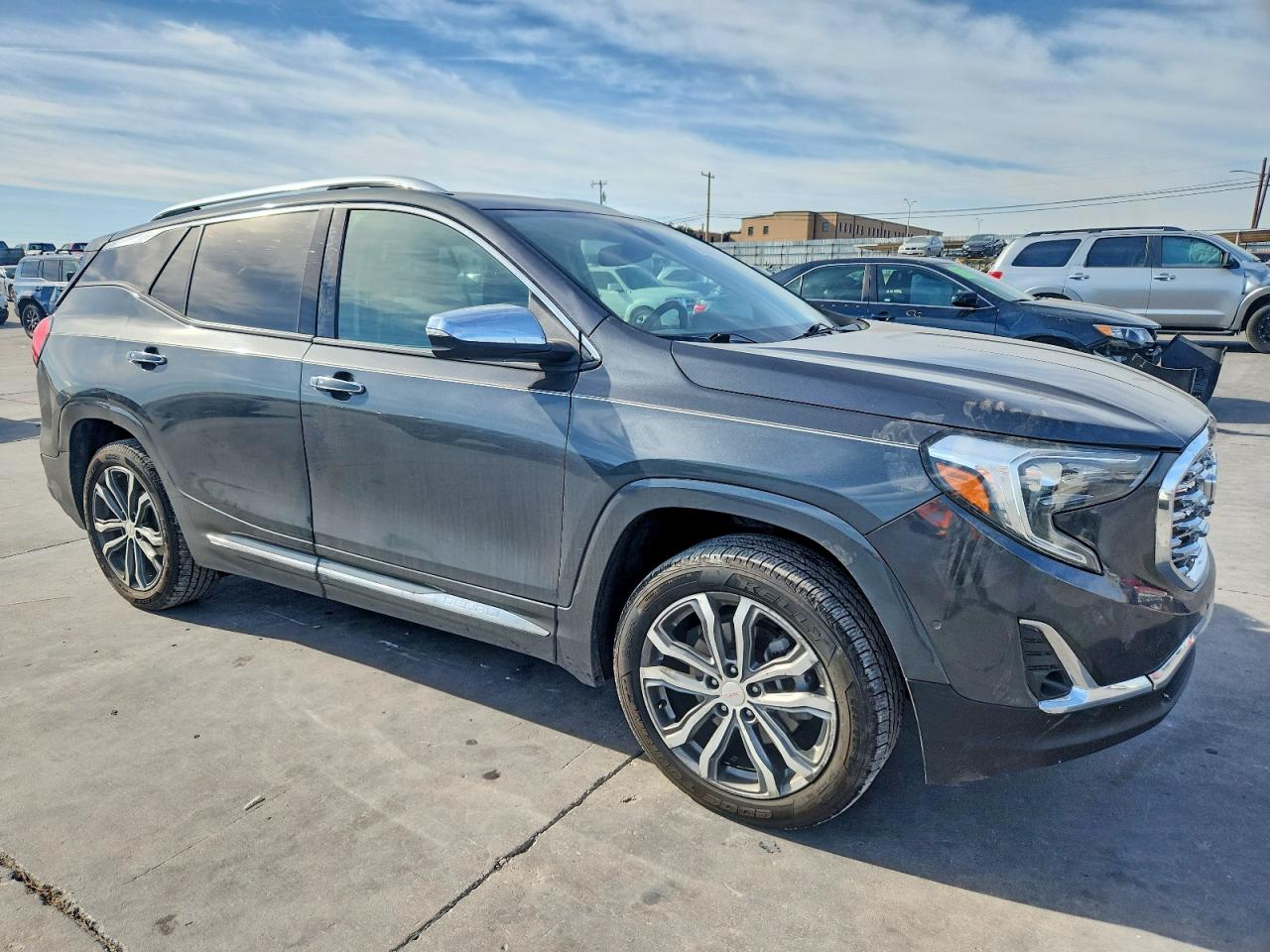 2018 GMC TERRAIN DENALI photo 4