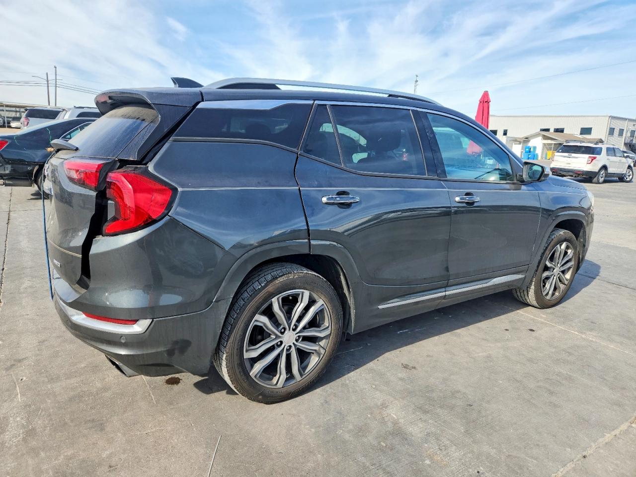 2018 GMC TERRAIN DENALI photo 3
