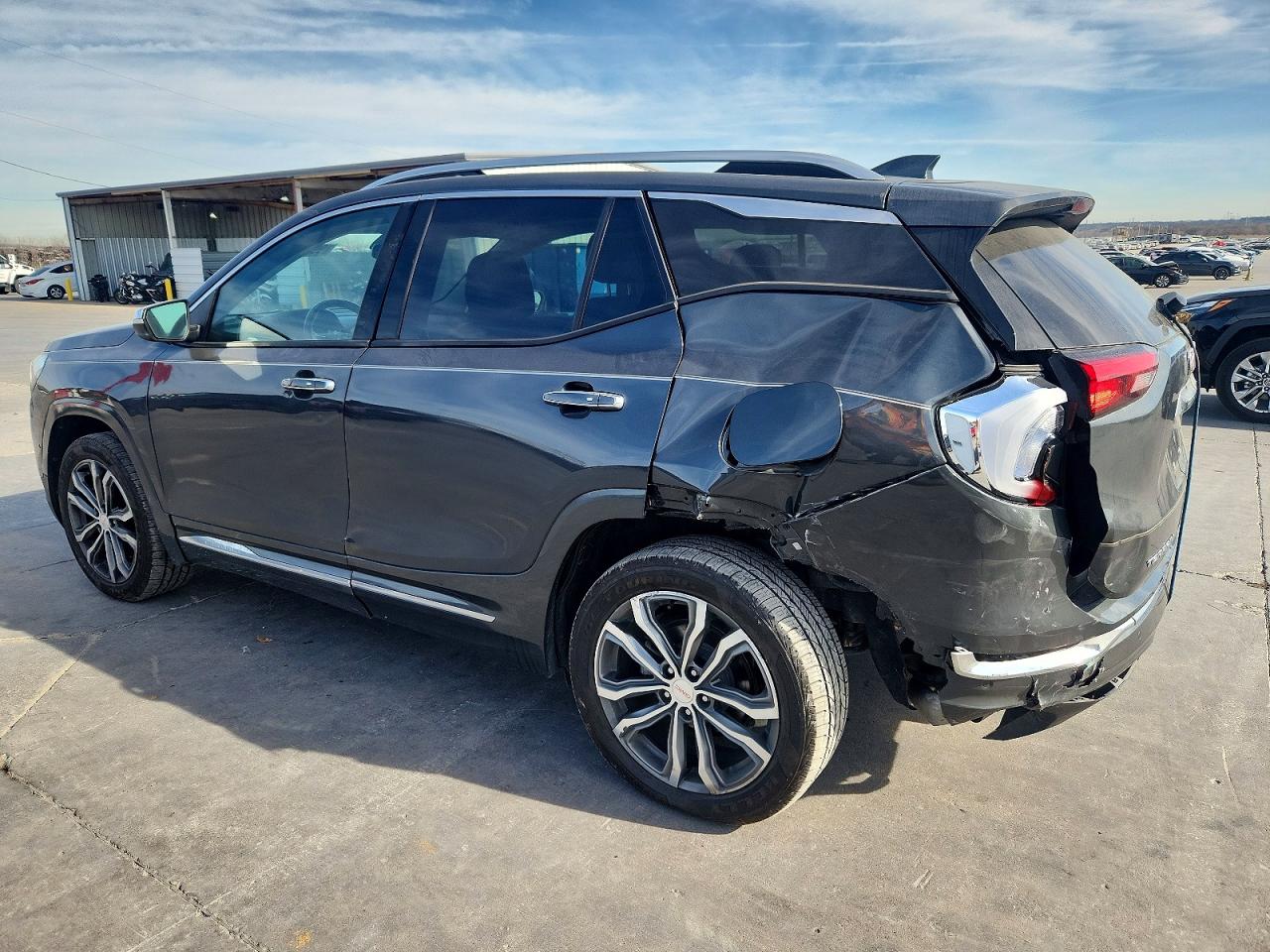 2018 GMC TERRAIN DENALI photo 2