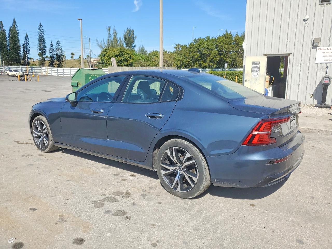 2024 VOLVO S60 CORE photo 2