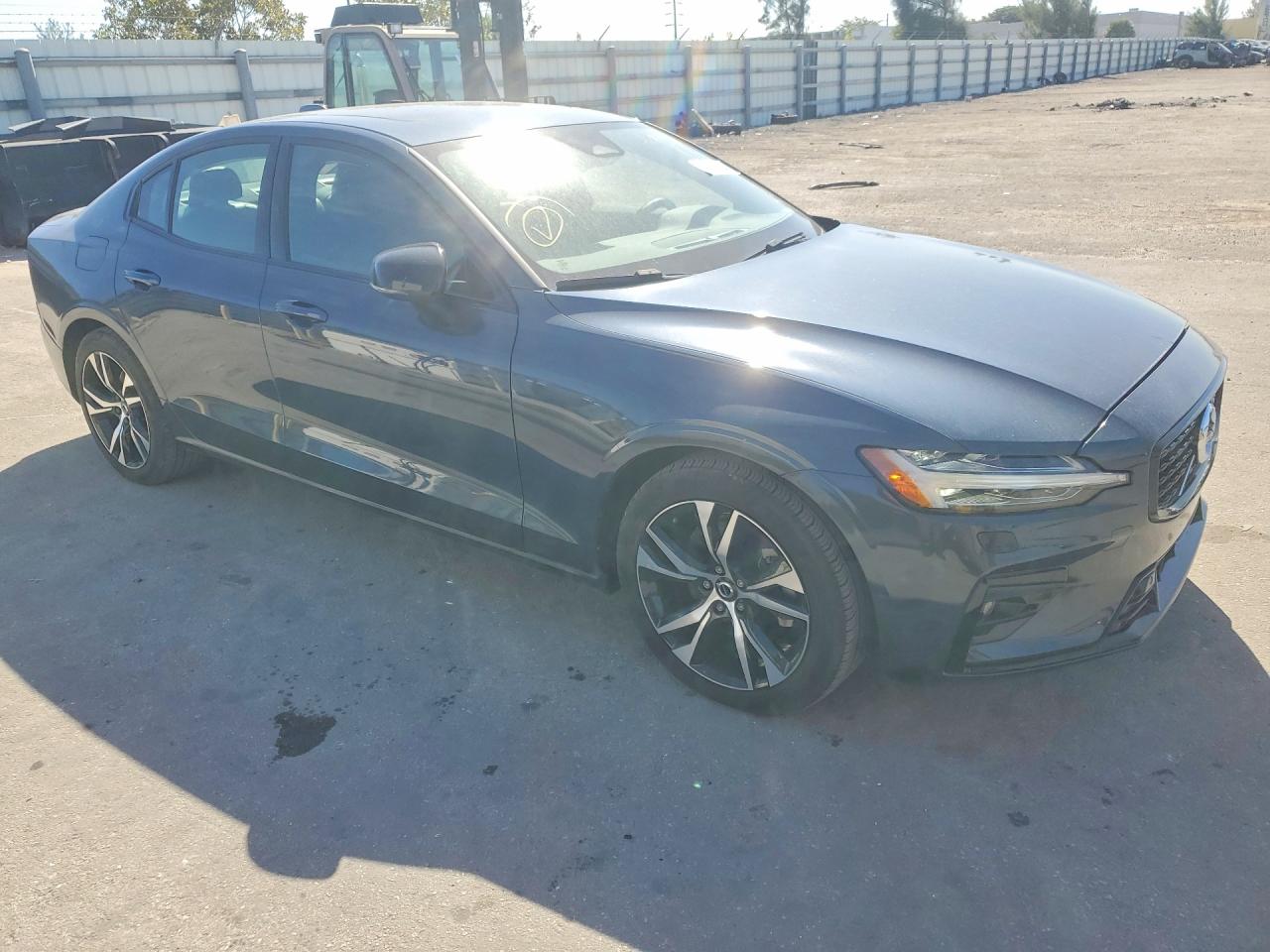 2024 VOLVO S60 CORE photo 4