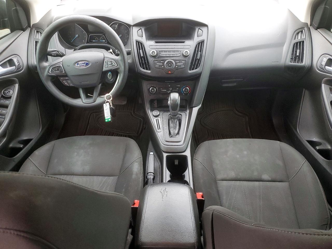 2017 FORD FOCUS SE photo 8