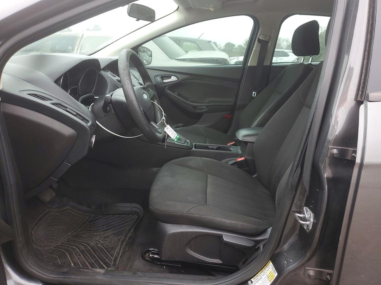 2017 FORD FOCUS SE photo 7