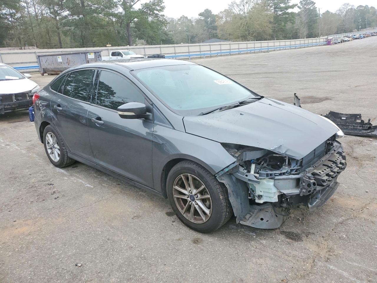 2017 FORD FOCUS SE photo 4
