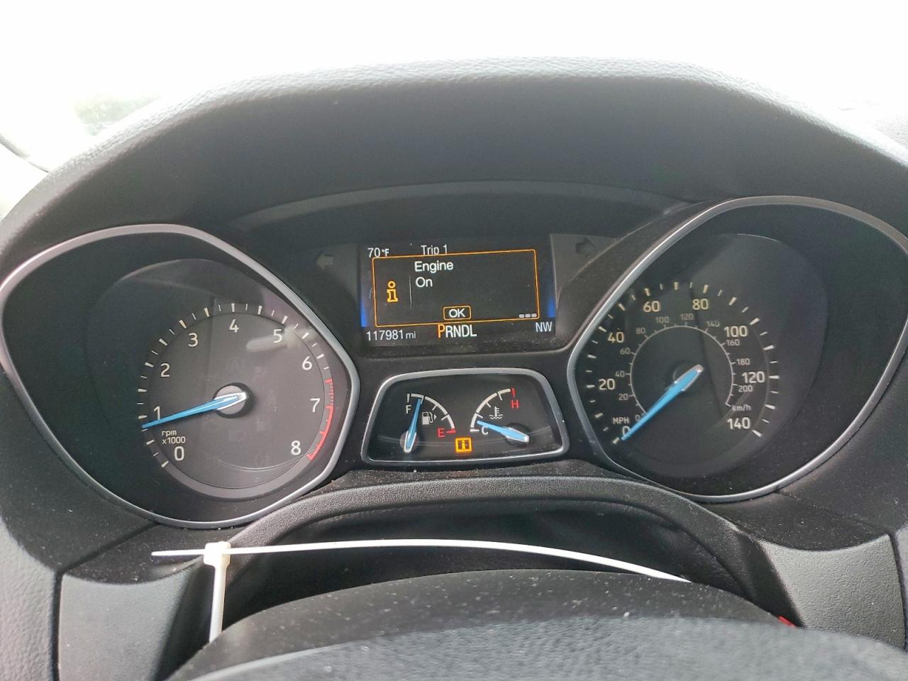 2017 FORD FOCUS SE photo 9