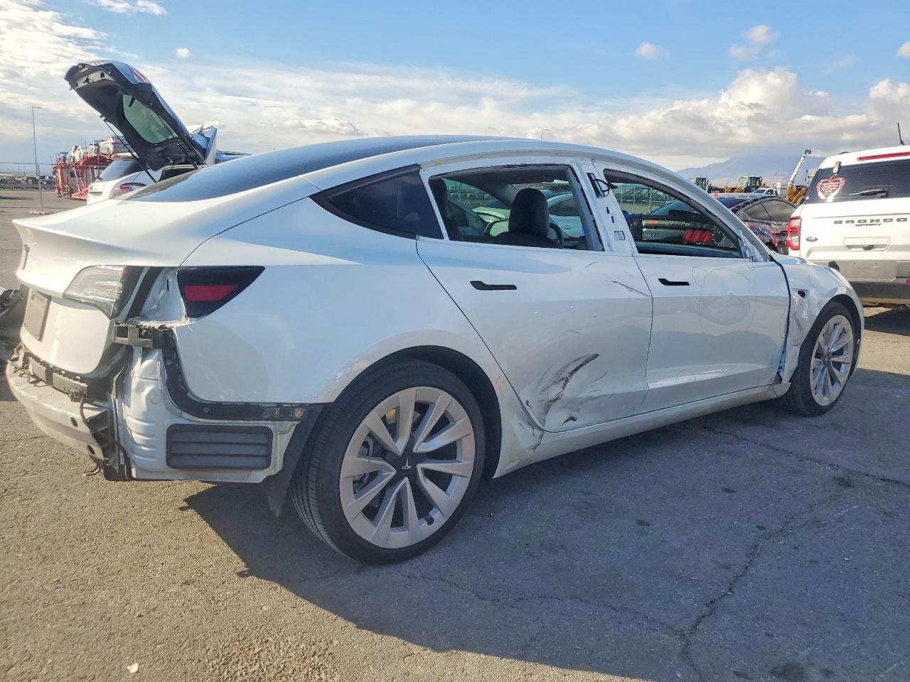 2023 TESLA MODEL 3 photo 3
