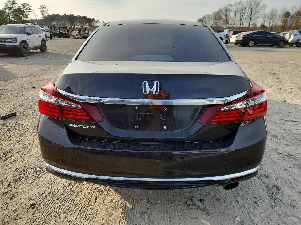 2017 HONDA ACCORD LX photo 6