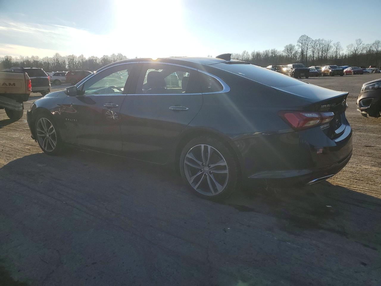 2021 CHEVROLET MALIBU PREMIER photo 2