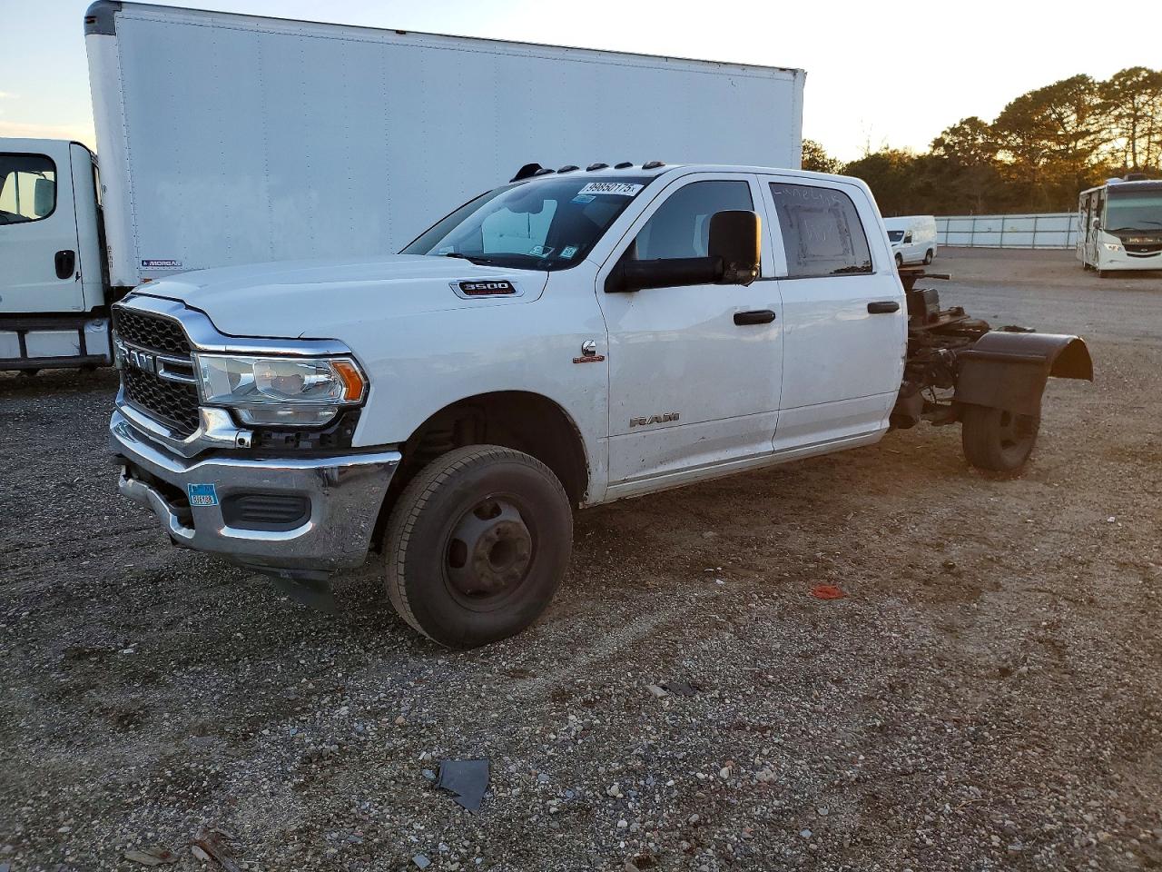 2022 RAM 3500 TRADESMAN photo 3