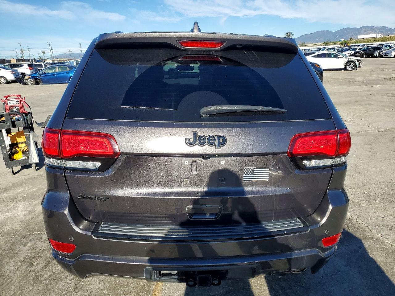 2018 JEEP GRAND CHEROKEE LAREDO photo 6