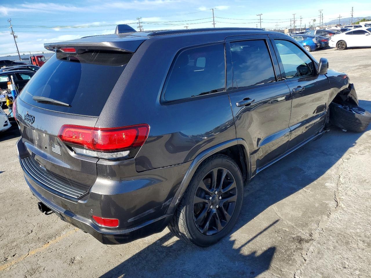 2018 JEEP GRAND CHEROKEE LAREDO photo 3