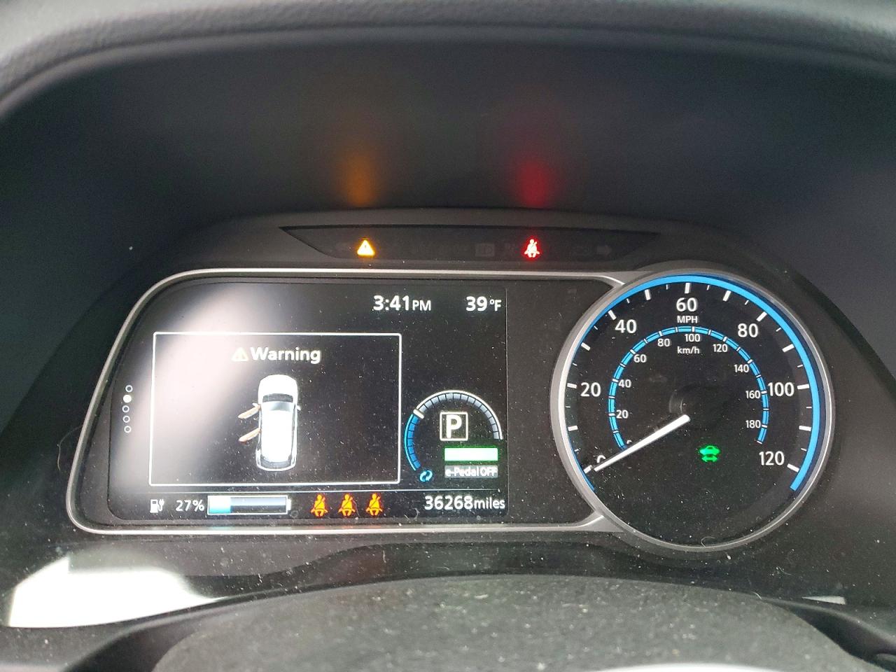 2023 NISSAN LEAF S photo 9