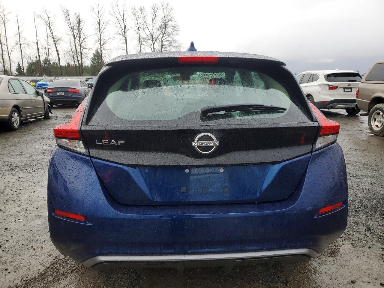 2023 NISSAN LEAF S photo 6